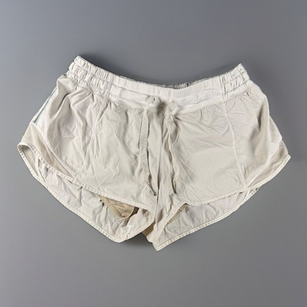 Lululemon Hotty Hot Low-Rise Lined Shorts 2.5" Bone Off White Ivory Size 6